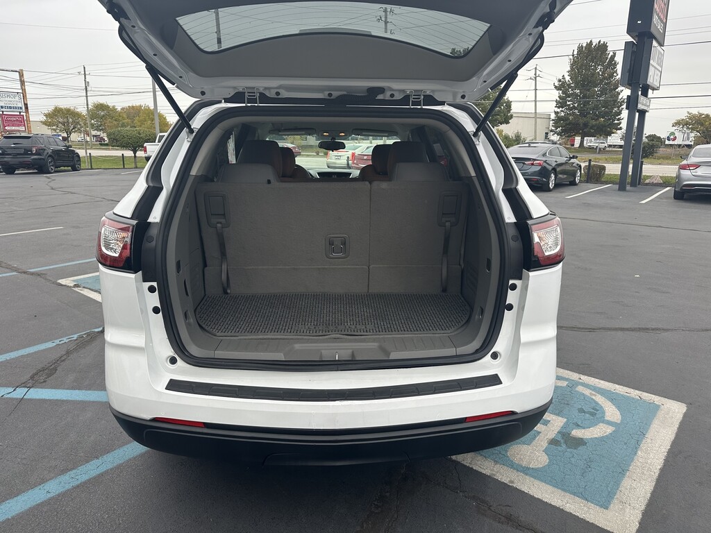 2017 Chevrolet TRAVERSE Located at Curtis Auto Sales Indianapolis light-box-slides