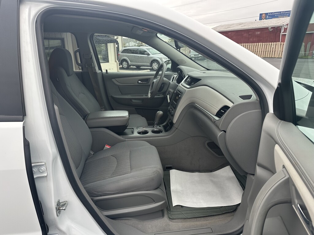 2017 Chevrolet TRAVERSE Located at Curtis Auto Sales Indianapolis light-box-slides