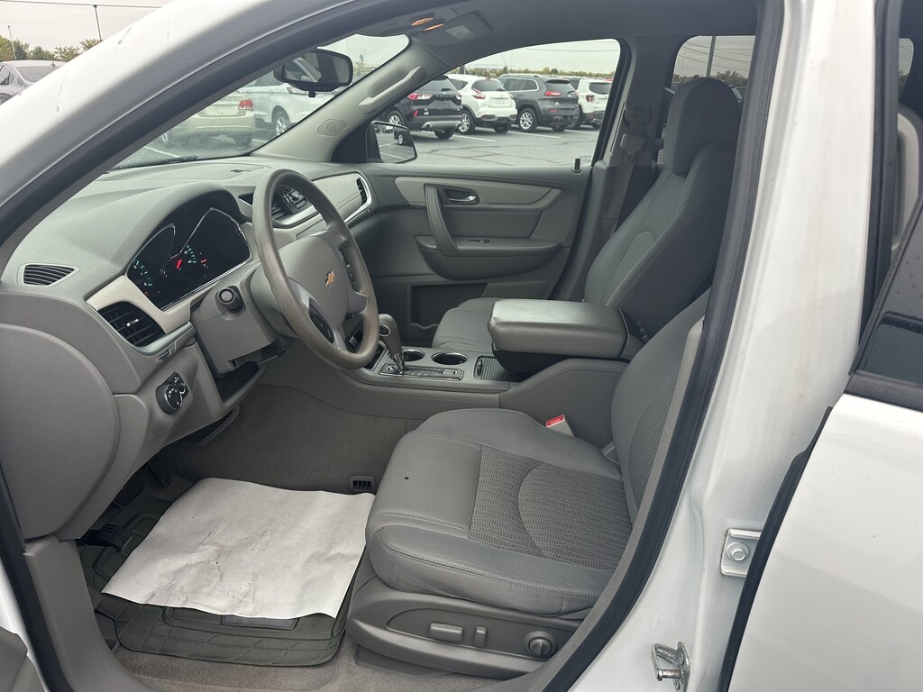 2017 Chevrolet TRAVERSE Located at Curtis Auto Sales Indianapolis light-box-slides