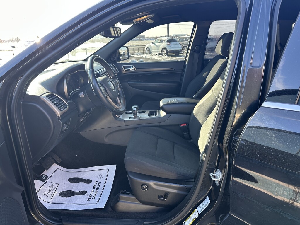 2015 Jeep GRAND CHER Located at Curtis Auto Sales Indianapolis light-box-slides