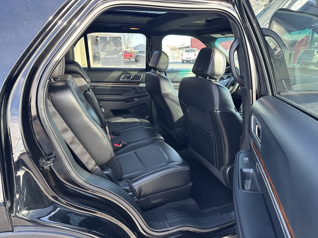 2016 Ford Explorer Located at Curtis Auto Sales Indianapolis slide-image