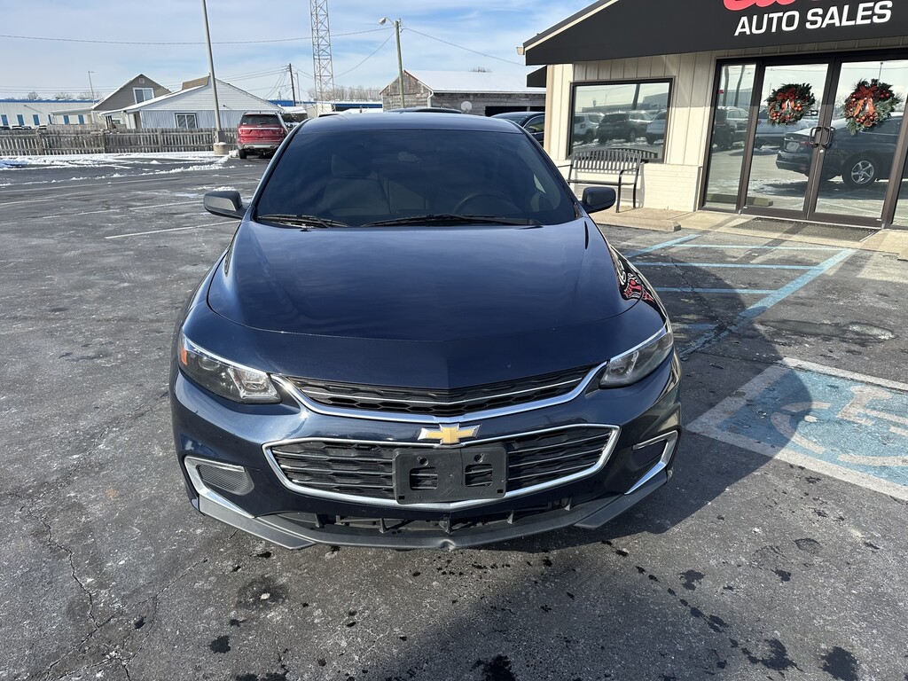 2018 Chevrolet MALIBU Located at Curtis Auto Sales Indianapolis light-box-slides