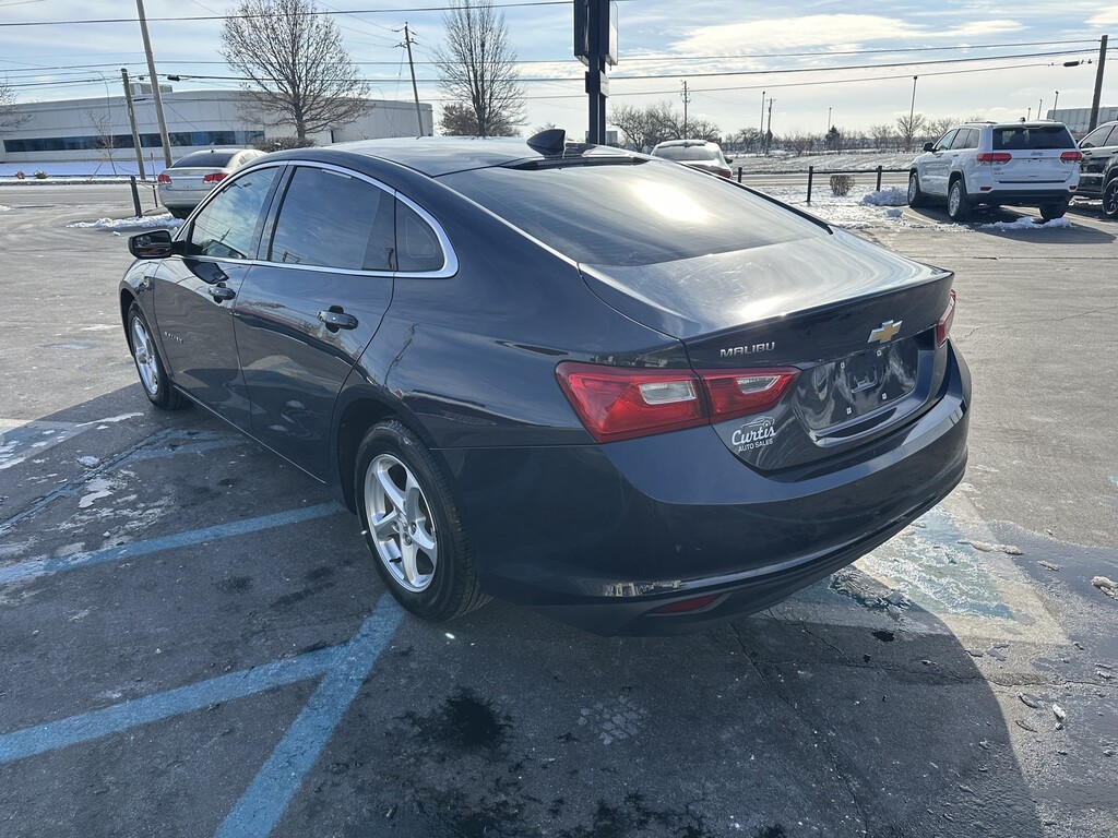 2018 Chevrolet MALIBU Located at Curtis Auto Sales Indianapolis light-box-slides