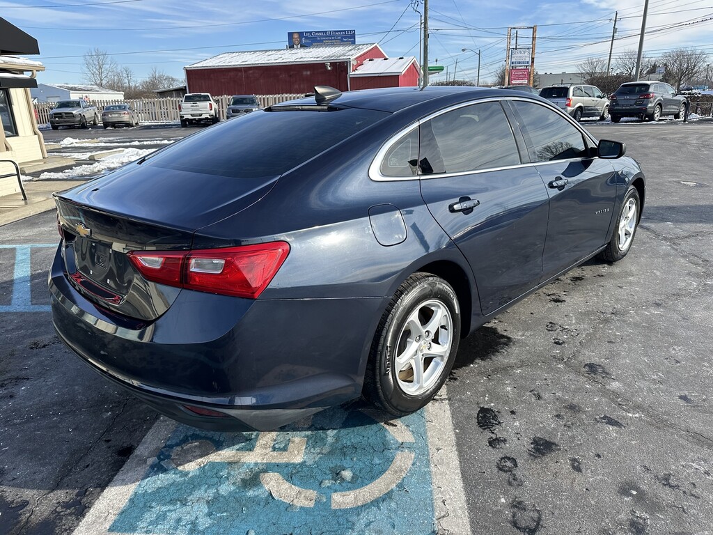 2018 Chevrolet MALIBU Located at Curtis Auto Sales Indianapolis light-box-slides