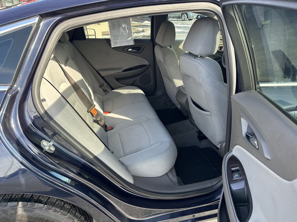 2018 Chevrolet MALIBU Located at Curtis Auto Sales Indianapolis slide-image