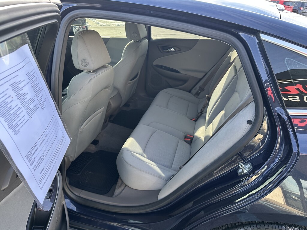 2018 Chevrolet MALIBU Located at Curtis Auto Sales Indianapolis slide-image