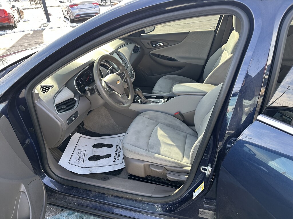 2018 Chevrolet MALIBU Located at Curtis Auto Sales Indianapolis slide-image