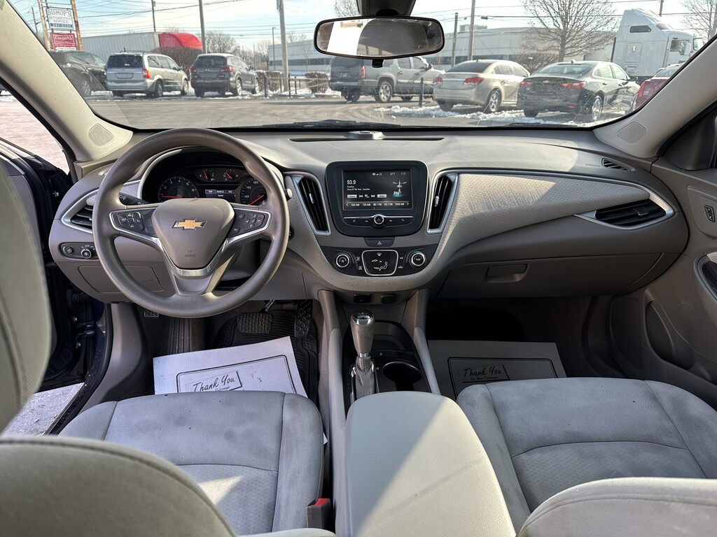 2018 Chevrolet MALIBU Located at Curtis Auto Sales Indianapolis light-box-slides