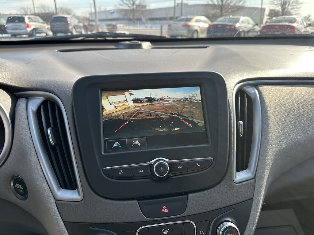 2018 Chevrolet MALIBU Located at Curtis Auto Sales Indianapolis slide-image