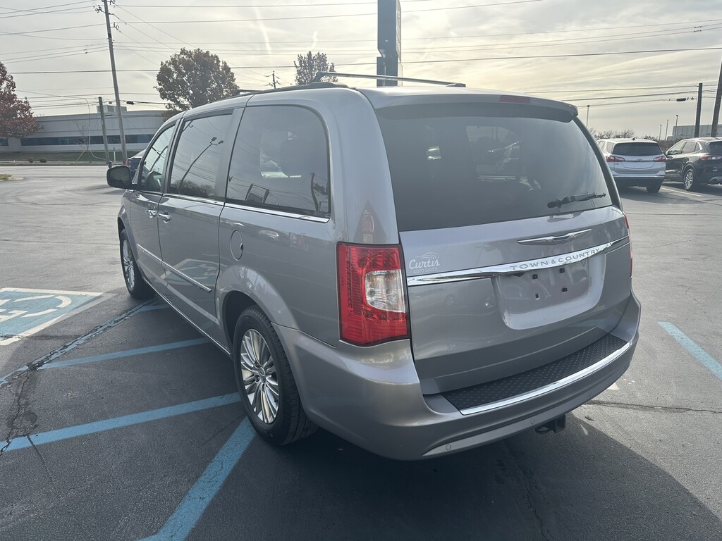 2016 Chrysler TOWN COUNTRY TOURI Located at Curtis Auto Sales Indianapolis light-box-slides