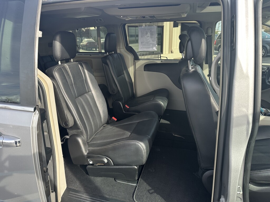 2016 Chrysler TOWN COUNTRY TOURI Located at Curtis Auto Sales Indianapolis slide-image