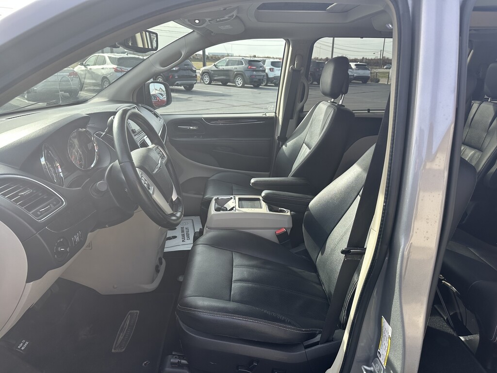 2016 Chrysler TOWN COUNTRY TOURI Located at Curtis Auto Sales Indianapolis light-box-slides