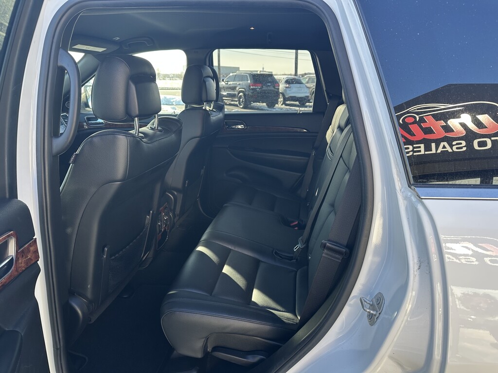 2019 Jeep GRAND CHEROKEE Located at Curtis Auto Sales Indianapolis light-box-slides