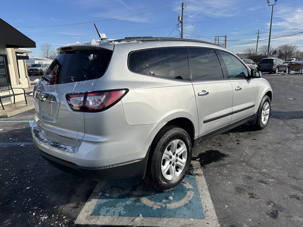 2016 Chevrolet TRAVERSE Located at Curtis Auto Sales Indianapolis light-box-slides