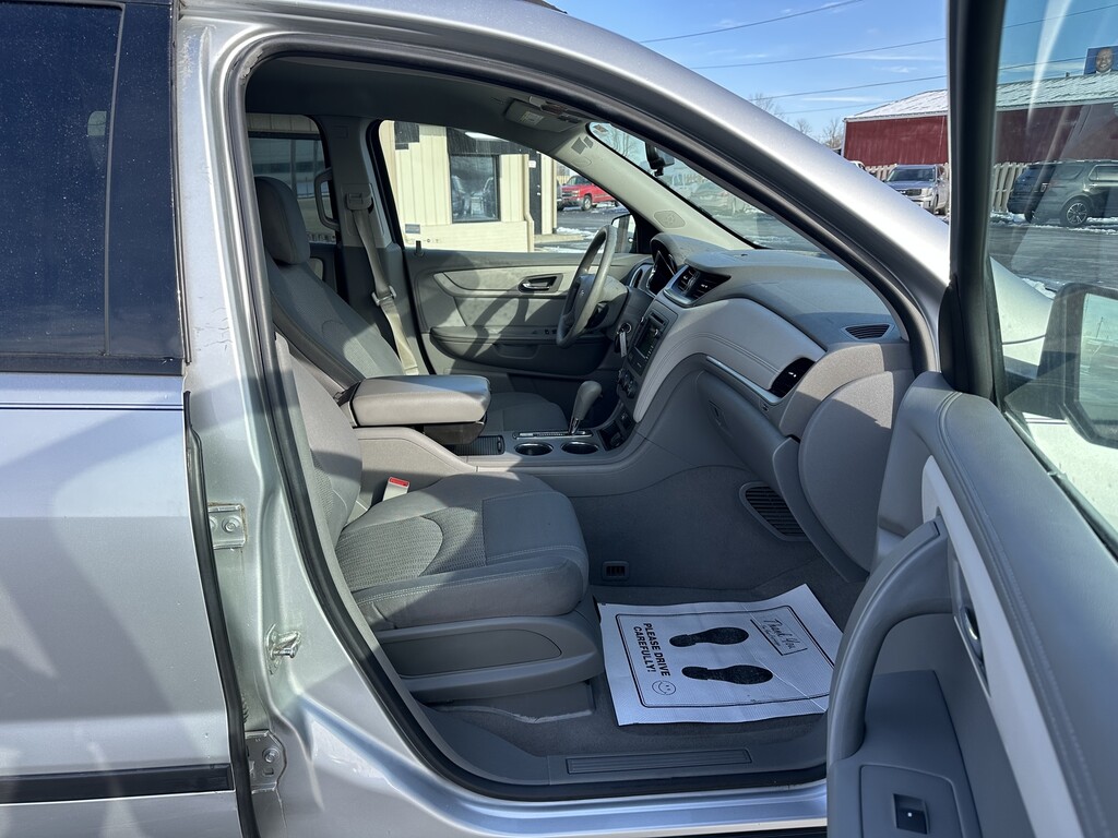 2016 Chevrolet TRAVERSE Located at Curtis Auto Sales Indianapolis light-box-slides