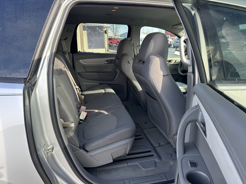 2016 Chevrolet TRAVERSE Located at Curtis Auto Sales Indianapolis light-box-slides