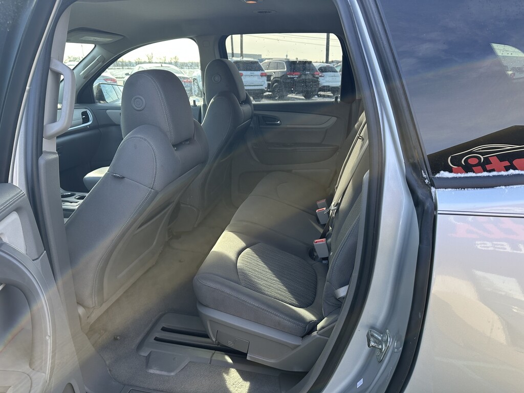 2016 Chevrolet TRAVERSE Located at Curtis Auto Sales Indianapolis light-box-slides