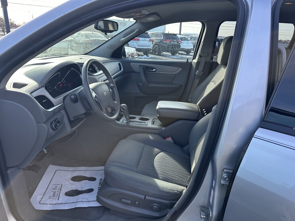 2016 Chevrolet TRAVERSE Located at Curtis Auto Sales Indianapolis light-box-slides
