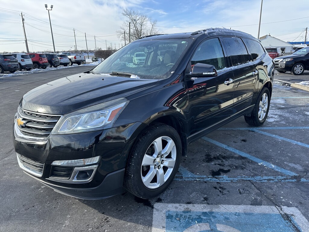 2017 Chevrolet TRAVERSE Located at Curtis Auto Sales Indianapolis light-box-slides