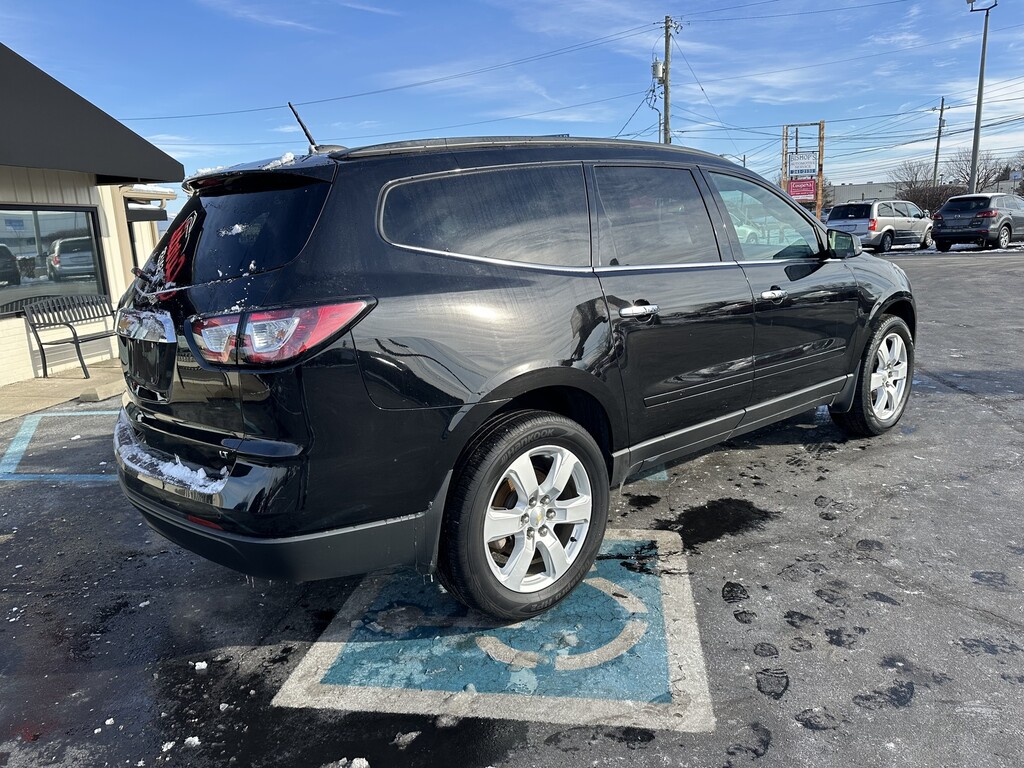 2017 Chevrolet TRAVERSE Located at Curtis Auto Sales Indianapolis light-box-slides