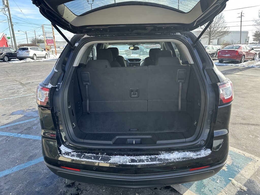 2017 Chevrolet TRAVERSE Located at Curtis Auto Sales Indianapolis light-box-slides