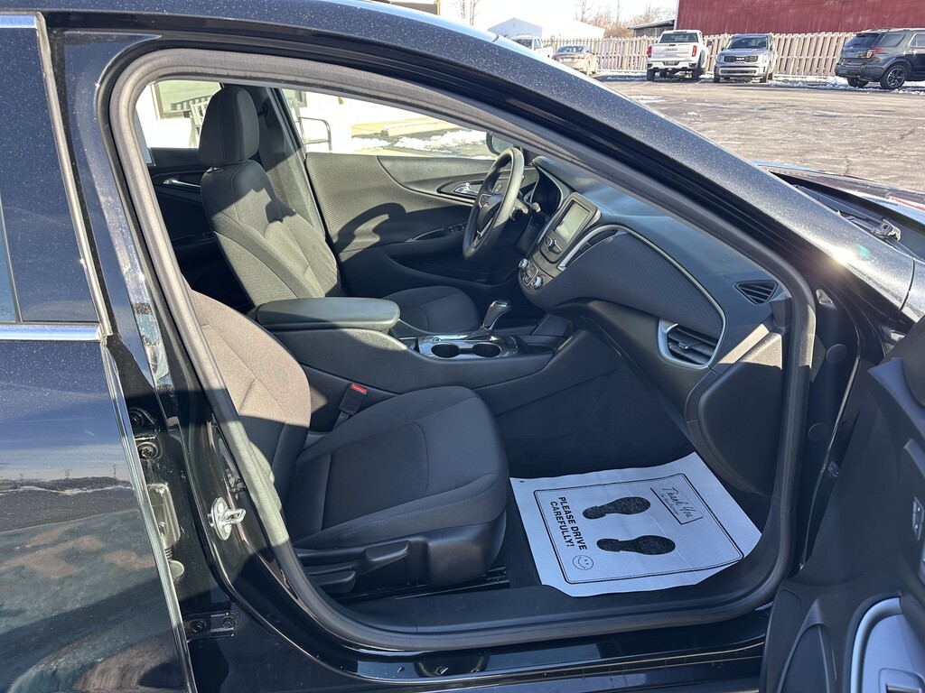 2017 Chevrolet MALIBU Located at Curtis Auto Sales Indianapolis slide-image