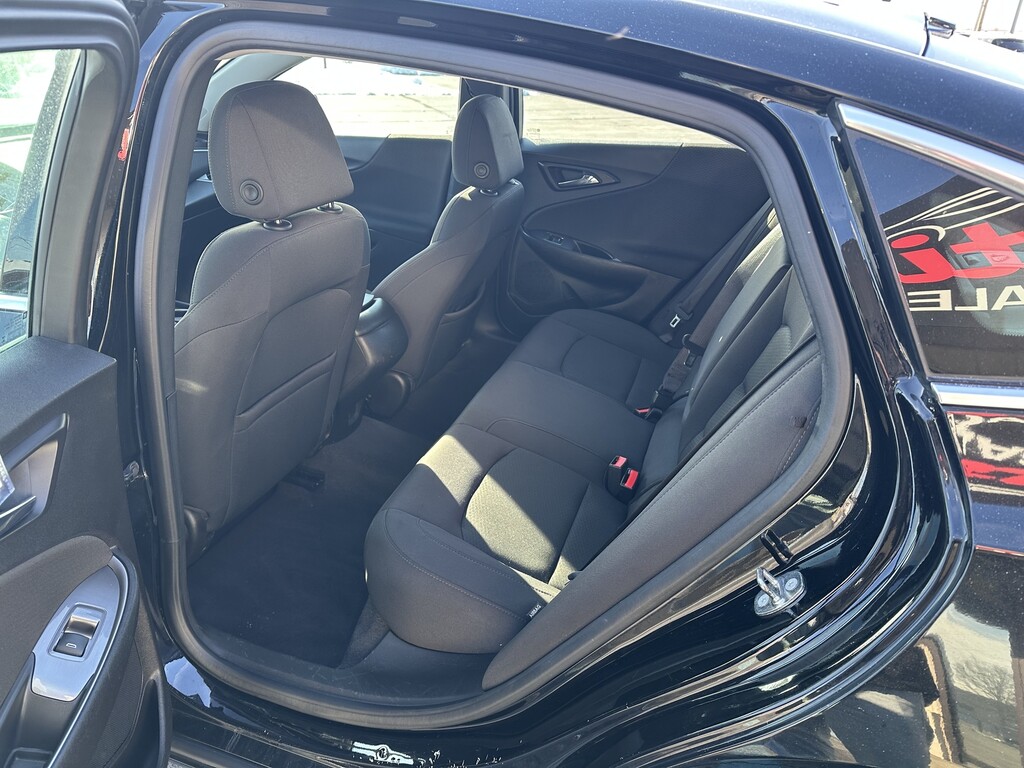 2017 Chevrolet MALIBU Located at Curtis Auto Sales Indianapolis slide-image