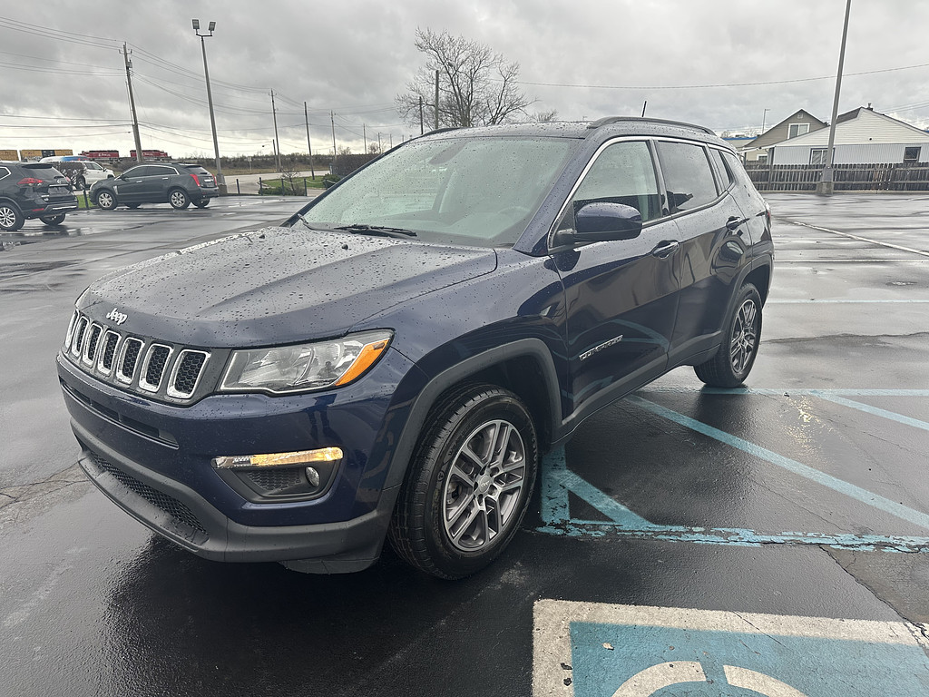 2017 Jeep COMPASS Located at Curtis Auto Sales Indianapolis light-box-slides