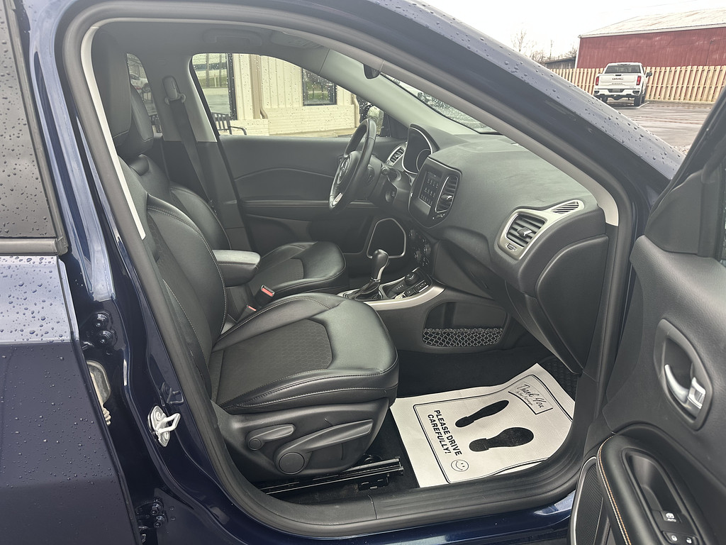 2017 Jeep COMPASS Located at Curtis Auto Sales Indianapolis light-box-slides