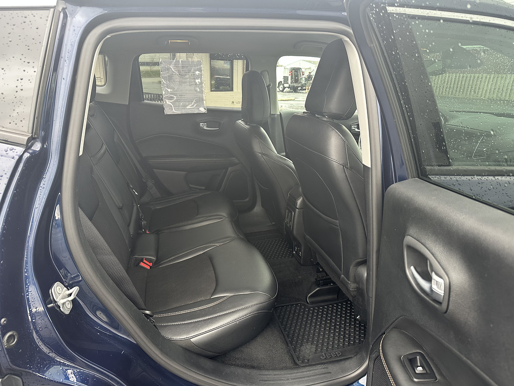 2017 Jeep COMPASS Located at Curtis Auto Sales Indianapolis light-box-slides