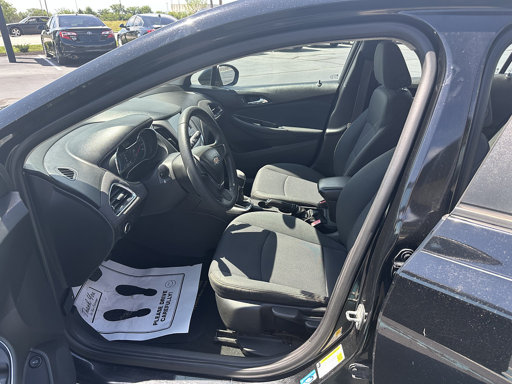 2017 Chevrolet CRUZE Located at Curtis Auto Sales Indianapolis light-box-slides