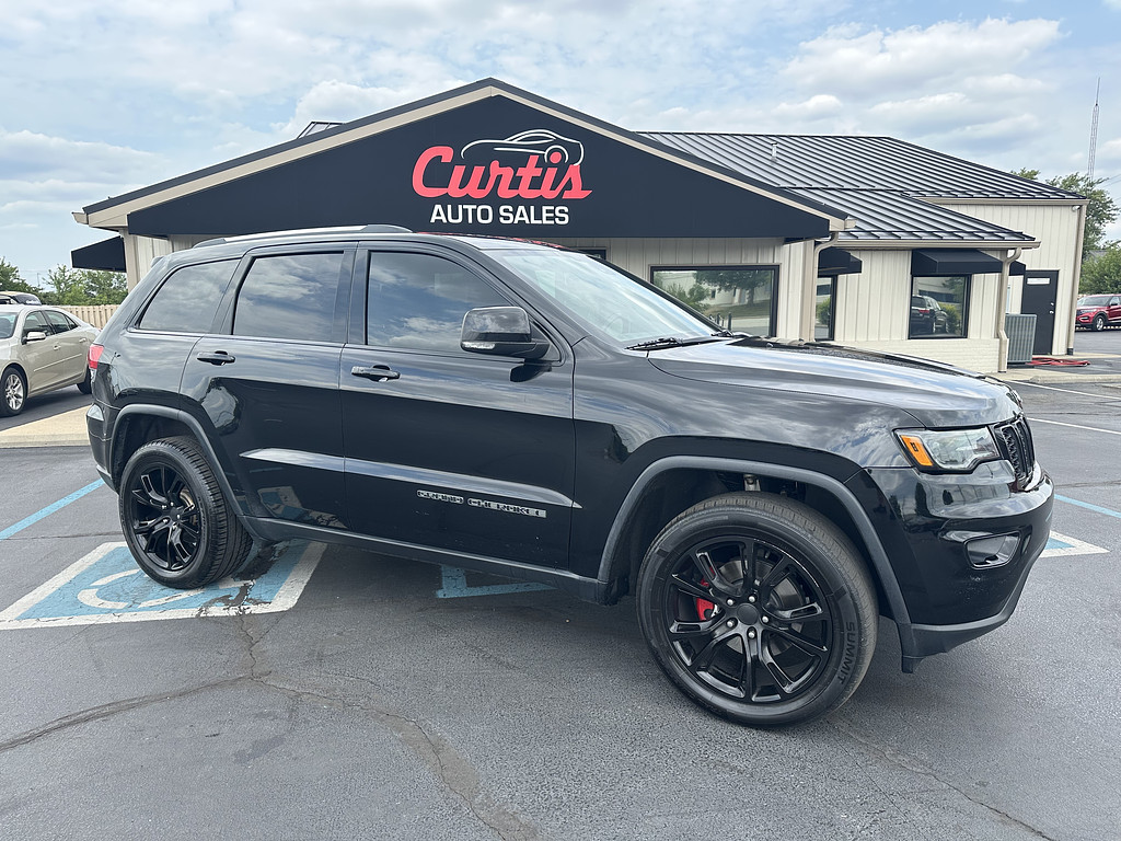 2018 Jeep GRAND CHEROKEE LIMIT Located at Curtis Auto Sales Indianapolis light-box-slides