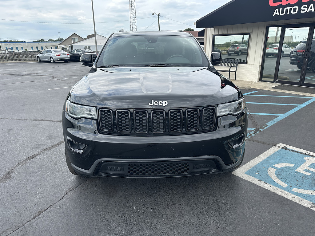 2018 Jeep GRAND CHEROKEE LIMIT Located at Curtis Auto Sales Indianapolis light-box-slides