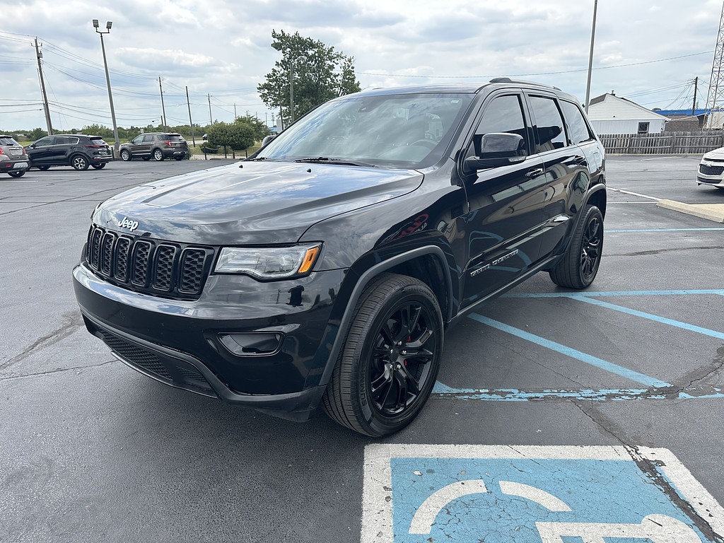 2018 Jeep GRAND CHEROKEE LIMIT Located at Curtis Auto Sales Indianapolis light-box-slides