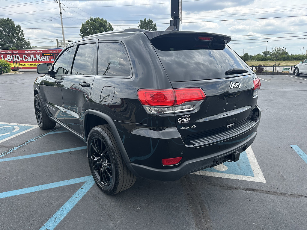 2018 Jeep GRAND CHEROKEE LIMIT Located at Curtis Auto Sales Indianapolis light-box-slides