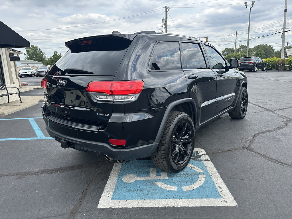 2018 Jeep GRAND CHEROKEE LIMIT Located at Curtis Auto Sales Indianapolis light-box-slides