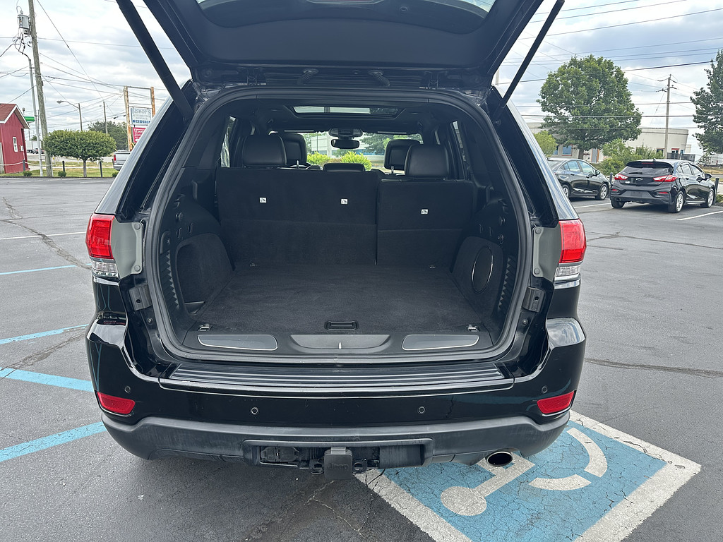 2018 Jeep GRAND CHEROKEE LIMIT Located at Curtis Auto Sales Indianapolis light-box-slides