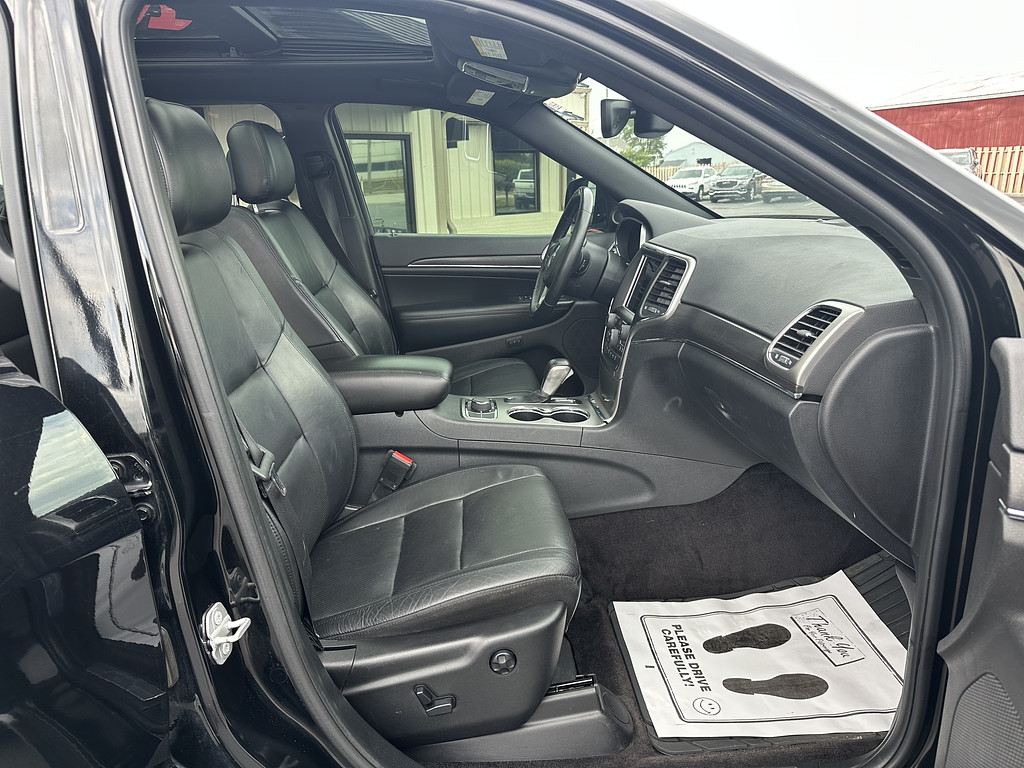 2018 Jeep GRAND CHEROKEE LIMIT Located at Curtis Auto Sales Indianapolis light-box-slides