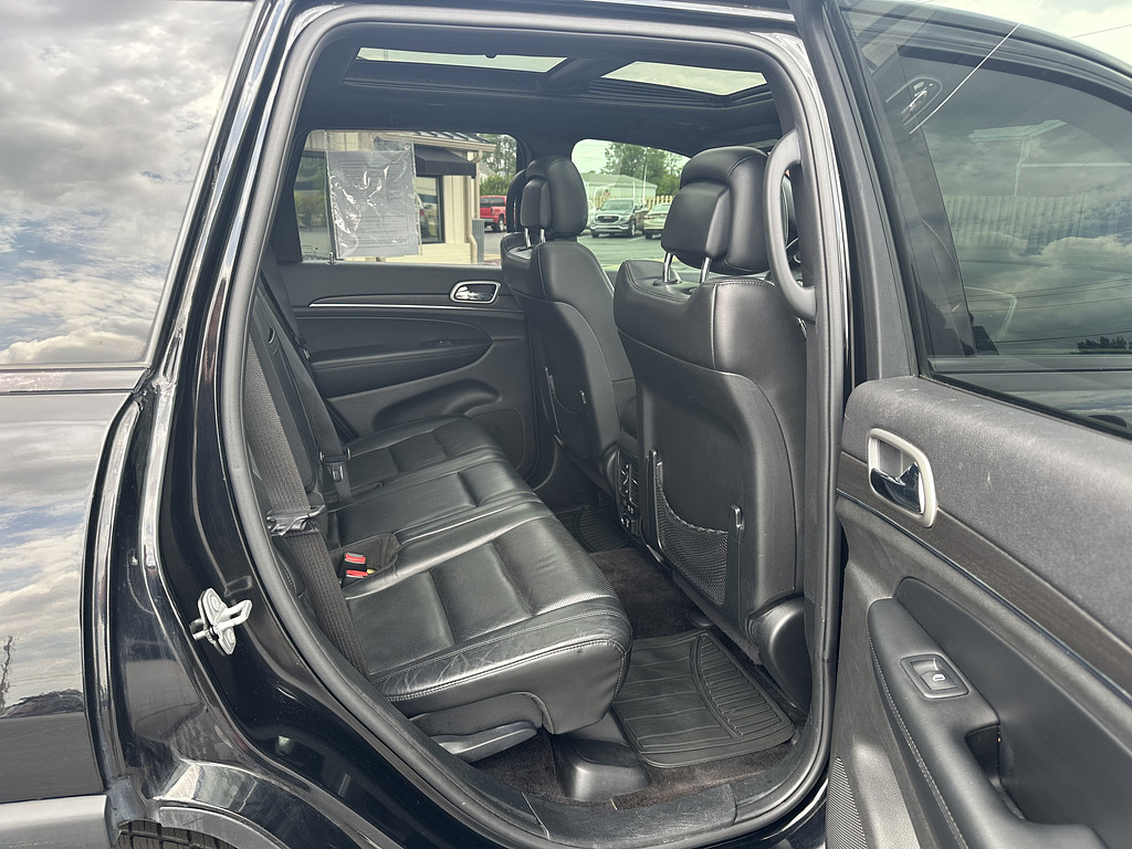 2018 Jeep GRAND CHEROKEE LIMIT Located at Curtis Auto Sales Indianapolis light-box-slides