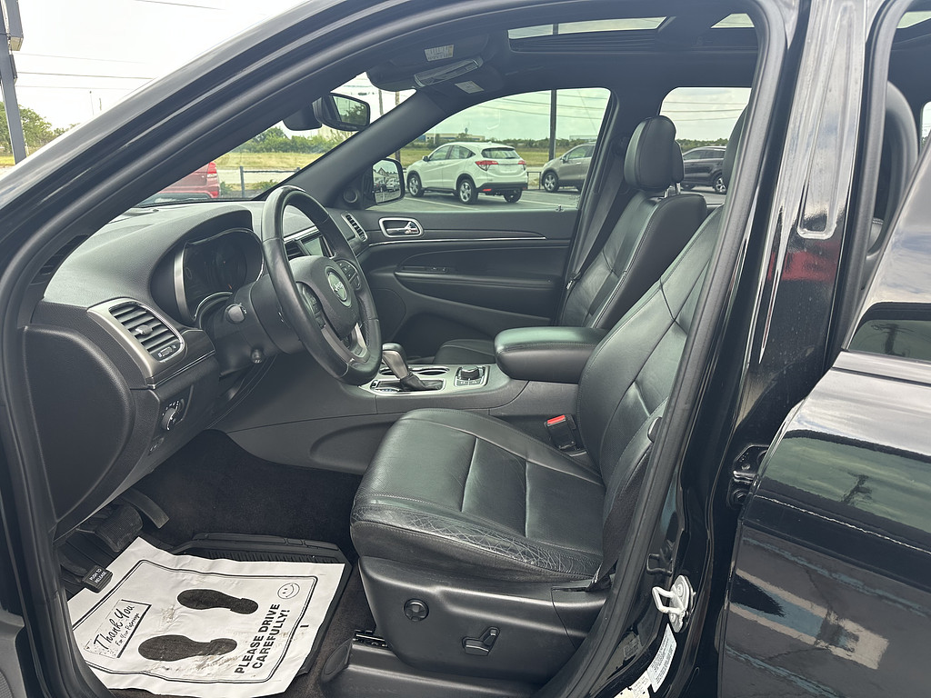 2018 Jeep GRAND CHEROKEE LIMIT Located at Curtis Auto Sales Indianapolis light-box-slides