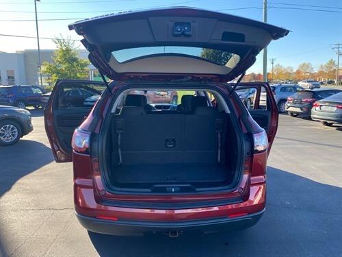 2017 Chevrolet TRAVERSE Located at Curtis Auto Sales Avon light-box-slides