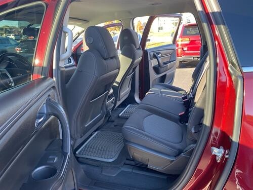 2017 Chevrolet TRAVERSE Located at Curtis Auto Sales Avon light-box-slides