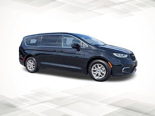 Thumbnail - 2024 Chrysler Pacifica