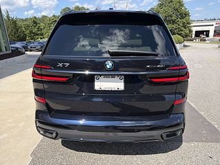 Thumbnail - 2027 BMW X7