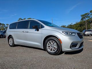 Thumbnail - 2024 Chrysler Pacifica