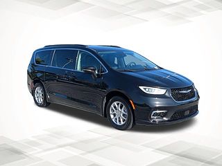 Thumbnail - 2022 Chrysler Pacifica