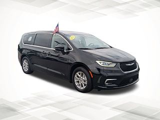 Thumbnail - 2024 Chrysler Pacifica