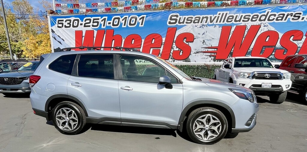 2022 Subaru Forester Located at Wheels West light-box-slides