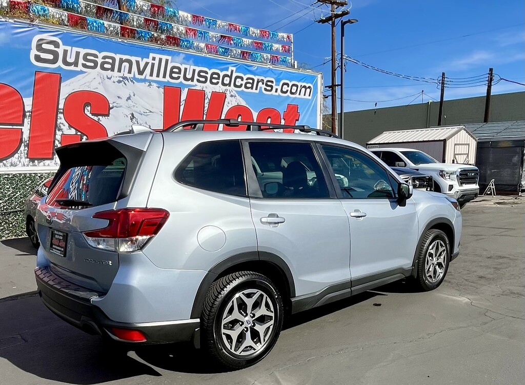 2022 Subaru Forester Located at Wheels West light-box-slides