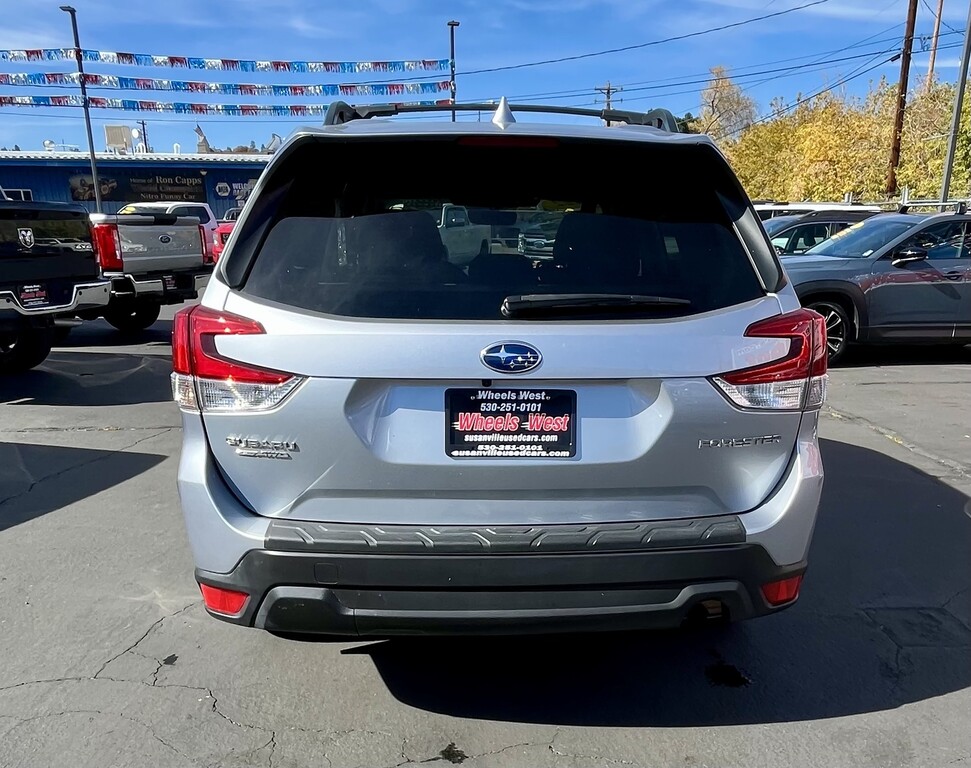 2022 Subaru Forester Located at Wheels West light-box-slides